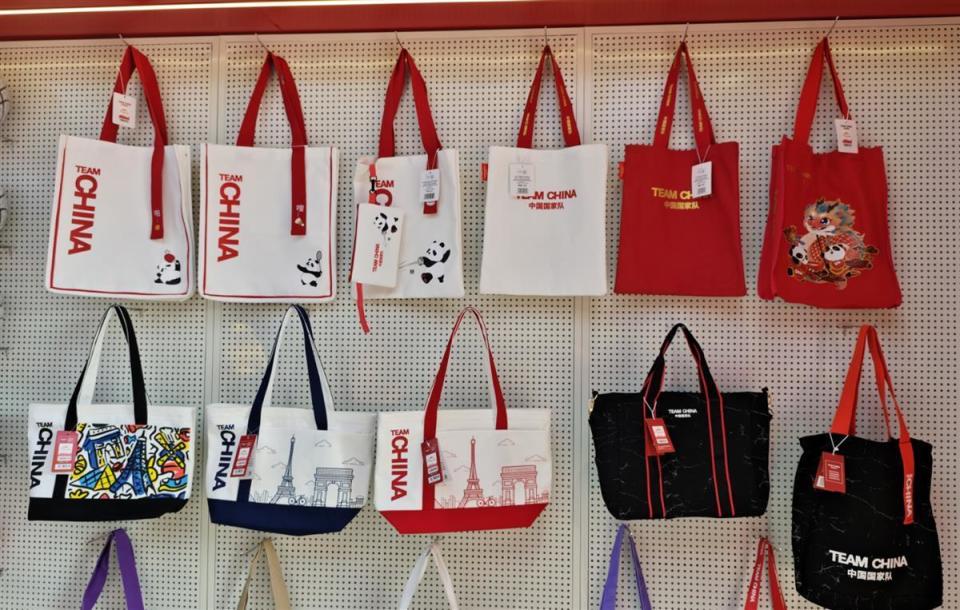 湖北首家國(guó)家隊(duì)特許零售店開(kāi)業(yè)，奧運(yùn)冠軍同款文具線下可購(gòu)